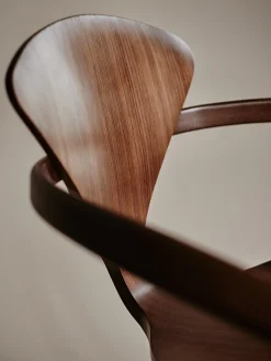Armchair – Classic Walnut