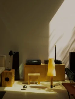 Básica M2 Table Lamp