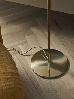 9602 Floor Lamp