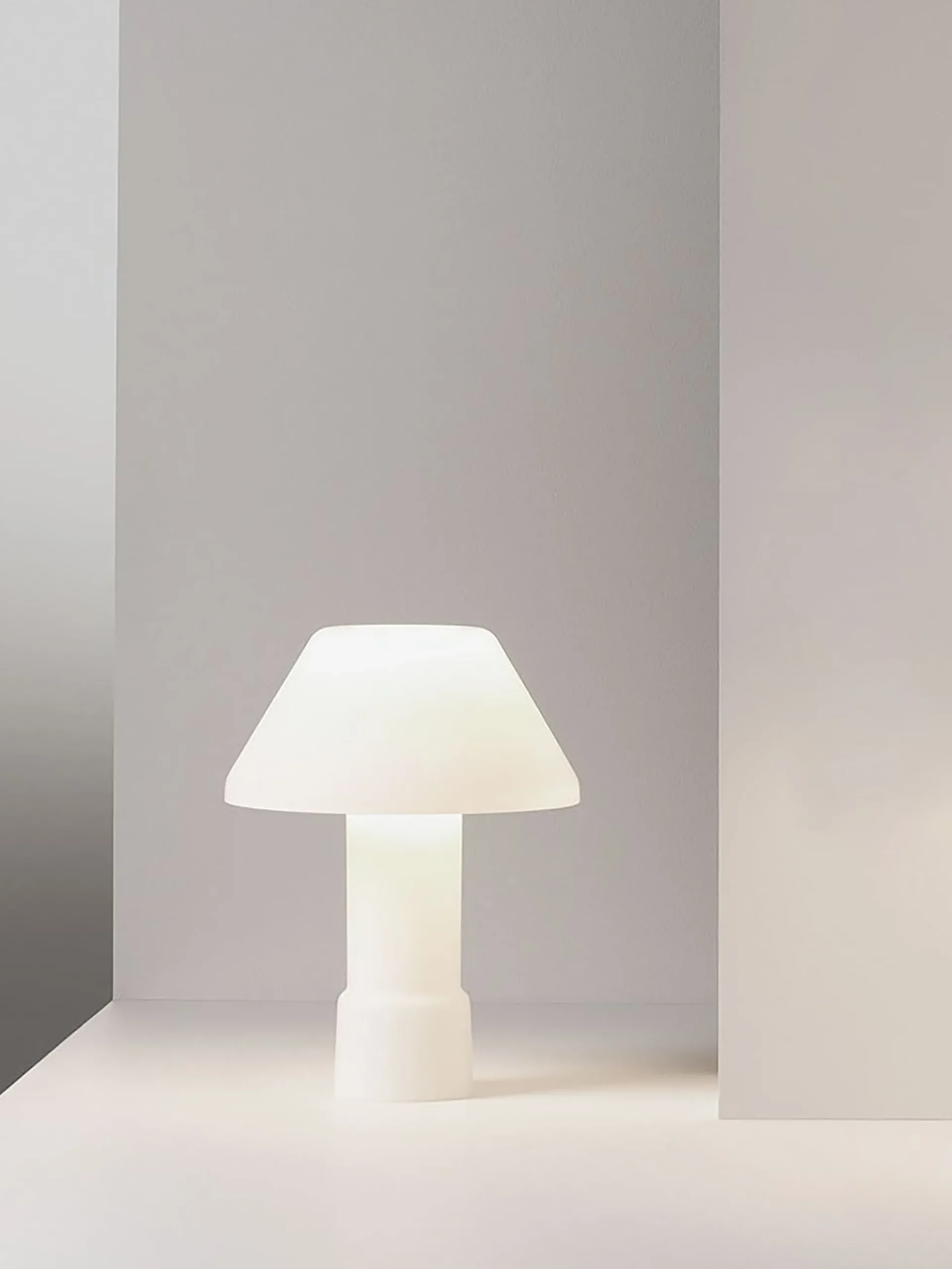 Lampyre w163 Table Lamp - Small