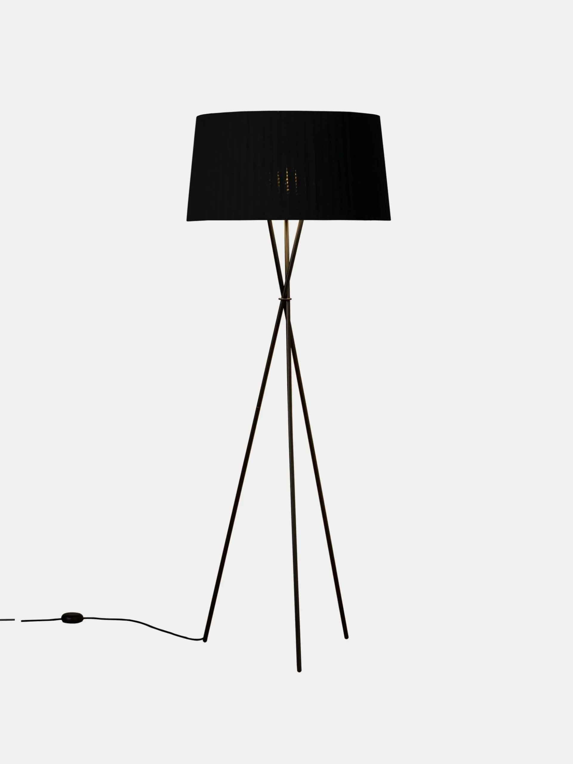 Trípode G5 Floor Lamp