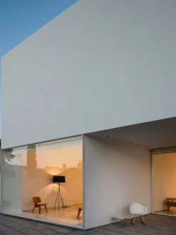 Trípode G5 Floor Lamp